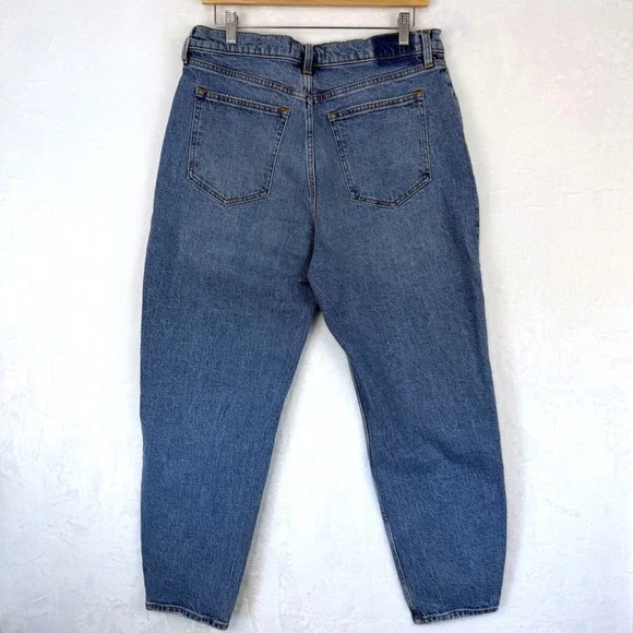 Abercrombie & Fitch The 80s Mom High Rise Distressed Jeans 31/12R Medium Wash - Picture 6 of 7